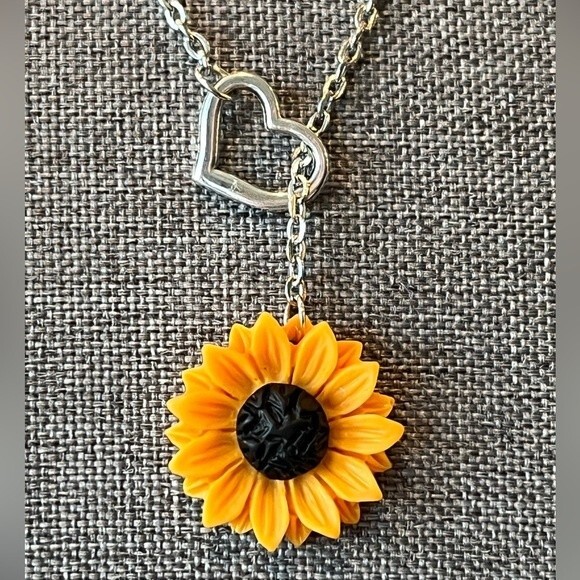 Silver Tone Necklace Heart and Sunflower Sliding Pendant Fashion Jewelry NEW - Picture 2 of 3